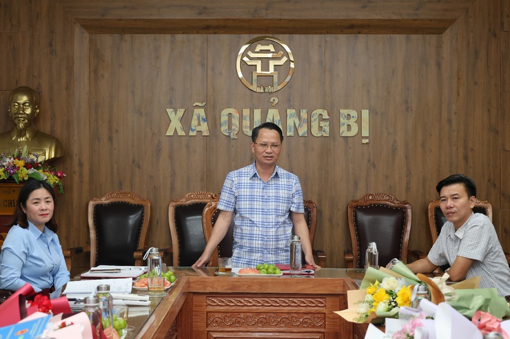 Xã Quảng Bị tổ chức Hội nghị trao Quyết định nghỉ hưu trước tuổi, nghỉ thôi việc theo Quyết định số 4505/QĐ-UBND ngày 30/8/2025 của UBND thành phố Hà Nội- Ảnh 2.