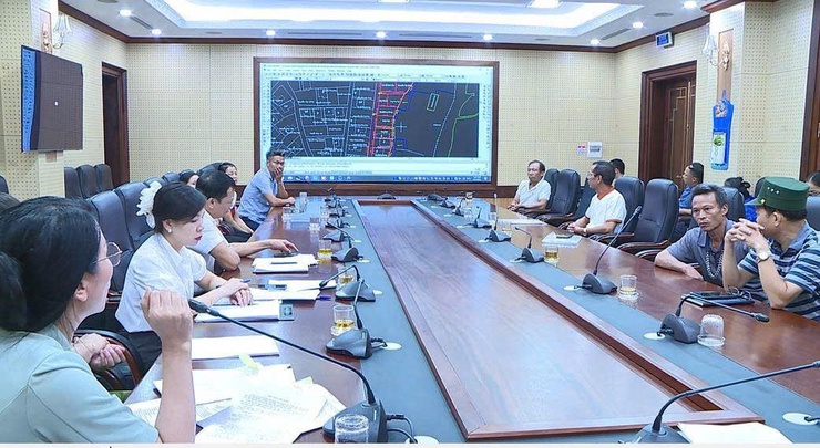 UBND xã Phúc Thọ làm việc với các hộ dân liên quan đến việc sử dụng đất công ích tại thôn Phúc Hòa 5- Ảnh 6.