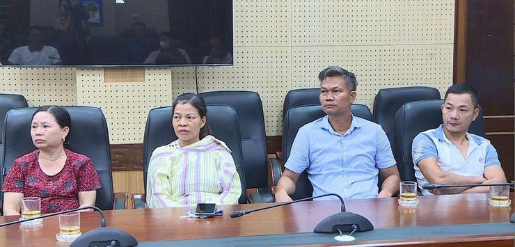 UBND xã Phúc Thọ làm việc với các hộ dân liên quan đến việc sử dụng đất công ích tại thôn Phúc Hòa 5- Ảnh 4.