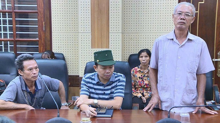 UBND xã Phúc Thọ làm việc với các hộ dân liên quan đến việc sử dụng đất công ích tại thôn Phúc Hòa 5- Ảnh 2.