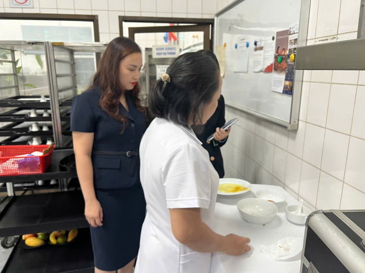 PHƯỜNG CỬA NAM TĂNG CƯỜNG CÔNG TÁC KIỂM TRA, ĐẢM BẢO AN TOÀN THỰC PHẨM, XỬ LÝ NGHIÊM CÁC CƠ SỞ KINH DOANH DỊCH VỤ ĂN UỐNG VI PHẠM TRONG ĐỢT CAO ĐIỂM A80 VÀ ĐẠI HỘI ĐẢNG CÁC CẤP NHIỆM KỲ 2025 - 2030- Ảnh 2.