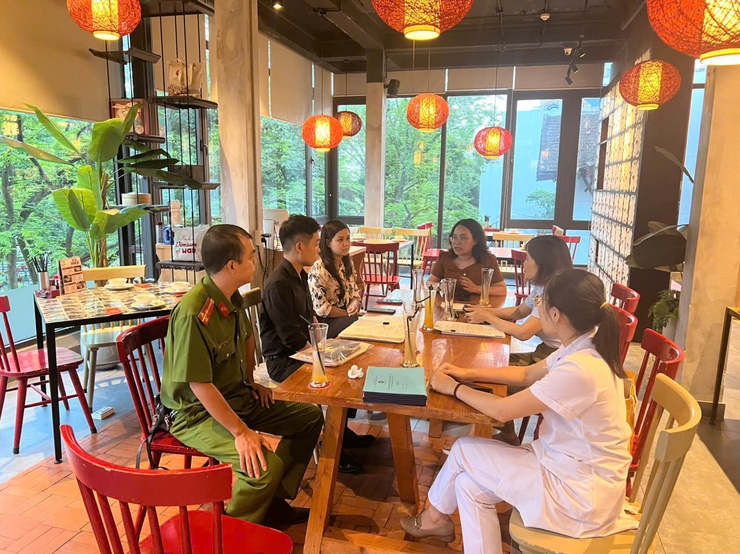 PHƯỜNG CỬA NAM TĂNG CƯỜNG CÔNG TÁC KIỂM TRA, ĐẢM BẢO AN TOÀN THỰC PHẨM, XỬ LÝ NGHIÊM CÁC CƠ SỞ KINH DOANH DỊCH VỤ ĂN UỐNG VI PHẠM TRONG ĐỢT CAO ĐIỂM A80 VÀ ĐẠI HỘI ĐẢNG CÁC CẤP NHIỆM KỲ 2025 - 2030- Ảnh 6.