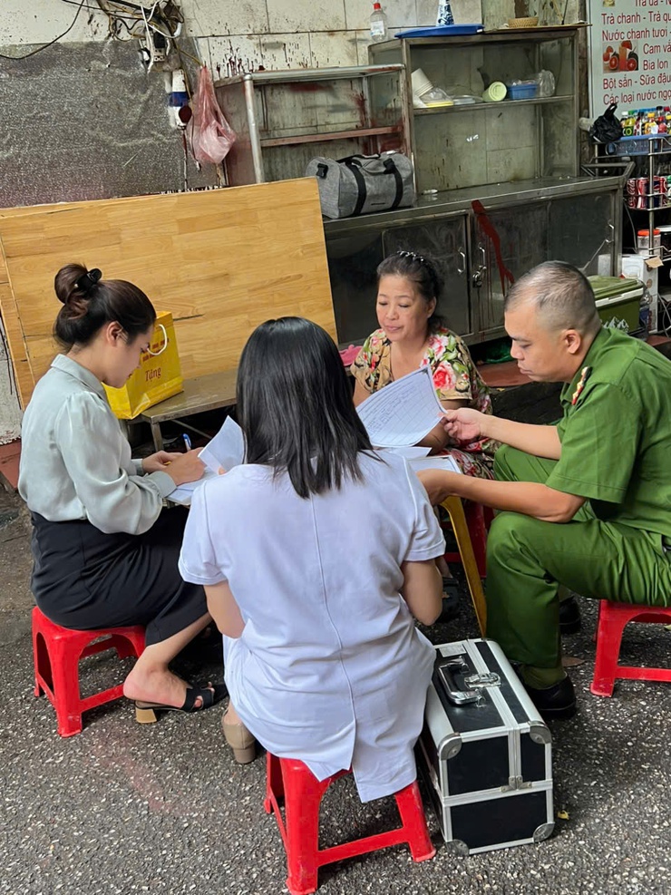 PHƯỜNG CỬA NAM TĂNG CƯỜNG CÔNG TÁC KIỂM TRA, ĐẢM BẢO AN TOÀN THỰC PHẨM, XỬ LÝ NGHIÊM CÁC CƠ SỞ KINH DOANH DỊCH VỤ ĂN UỐNG VI PHẠM TRONG ĐỢT CAO ĐIỂM A80 VÀ ĐẠI HỘI ĐẢNG CÁC CẤP NHIỆM KỲ 2025 - 2030- Ảnh 9.