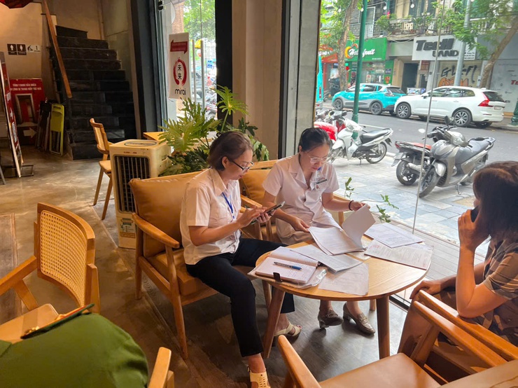 PHƯỜNG CỬA NAM TĂNG CƯỜNG CÔNG TÁC KIỂM TRA, ĐẢM BẢO AN TOÀN THỰC PHẨM, XỬ LÝ NGHIÊM CÁC CƠ SỞ KINH DOANH DỊCH VỤ ĂN UỐNG VI PHẠM TRONG ĐỢT CAO ĐIỂM A80 VÀ ĐẠI HỘI ĐẢNG CÁC CẤP NHIỆM KỲ 2025 - 2030- Ảnh 11.