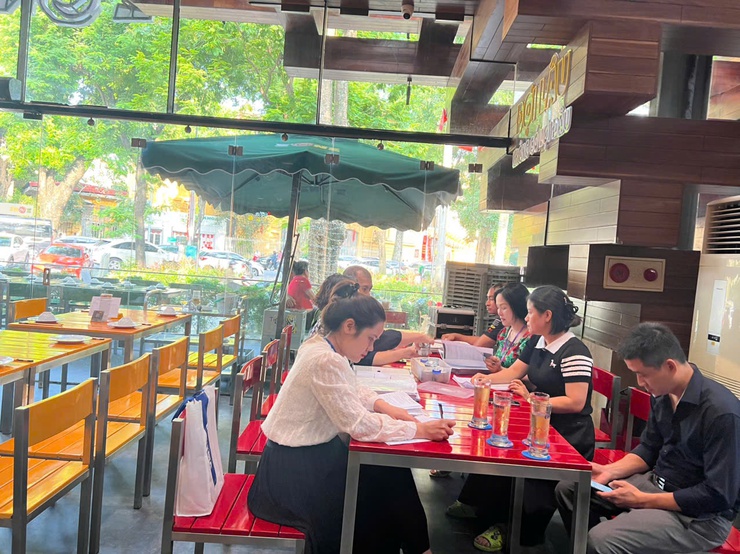 PHƯỜNG CỬA NAM TĂNG CƯỜNG CÔNG TÁC KIỂM TRA, ĐẢM BẢO AN TOÀN THỰC PHẨM, XỬ LÝ NGHIÊM CÁC CƠ SỞ KINH DOANH DỊCH VỤ ĂN UỐNG VI PHẠM TRONG ĐỢT CAO ĐIỂM A80 VÀ ĐẠI HỘI ĐẢNG CÁC CẤP NHIỆM KỲ 2025 - 2030- Ảnh 16.