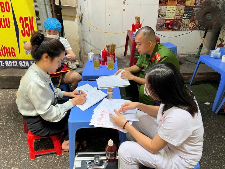 PHƯỜNG CỬA NAM TĂNG CƯỜNG CÔNG TÁC KIỂM TRA, ĐẢM BẢO AN TOÀN THỰC PHẨM, XỬ LÝ NGHIÊM CÁC CƠ SỞ KINH DOANH DỊCH VỤ ĂN UỐNG VI PHẠM TRONG ĐỢT CAO ĐIỂM A80 VÀ ĐẠI HỘI ĐẢNG CÁC CẤP NHIỆM KỲ 2025 - 2030- Ảnh 17.