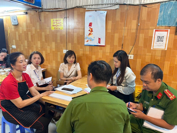 PHƯỜNG CỬA NAM TĂNG CƯỜNG CÔNG TÁC KIỂM TRA, ĐẢM BẢO AN TOÀN THỰC PHẨM, XỬ LÝ NGHIÊM CÁC CƠ SỞ KINH DOANH DỊCH VỤ ĂN UỐNG VI PHẠM TRONG ĐỢT CAO ĐIỂM A80 VÀ ĐẠI HỘI ĐẢNG CÁC CẤP NHIỆM KỲ 2025 - 2030- Ảnh 27.