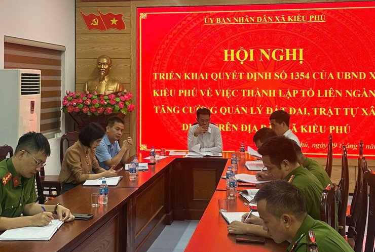 UBND xã Kiều Phú tổ chức hội nghị thống nhất phương án thực hiện thi hành cưỡng chế đối với một số hộ vi phạm đất đai, trật tự xây dựng trên địa bàn- Ảnh 1.