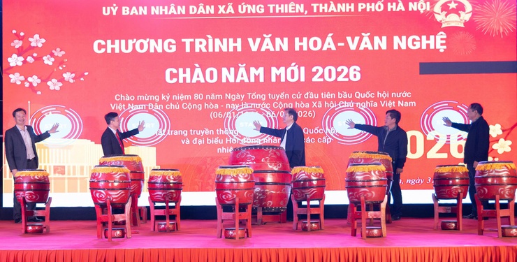 Vui tươi, phấn khởi đêm hội chào năm mới 2026 trên quê hương Ứng Thiên- Ảnh 2.