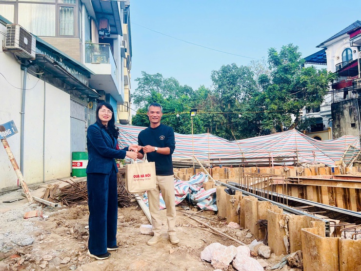 Khí thế lao động khẩn trương trên công trường dự án nâng cấp cống Đông Mỹ - xã Nam Phù- Ảnh 2.