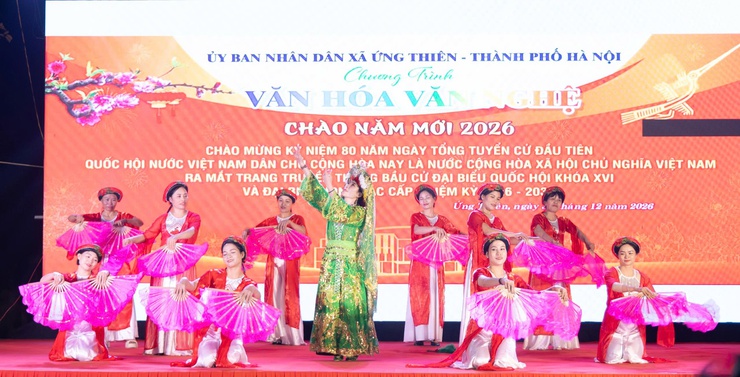 Vui tươi, phấn khởi đêm hội chào năm mới 2026 trên quê hương Ứng Thiên- Ảnh 6.