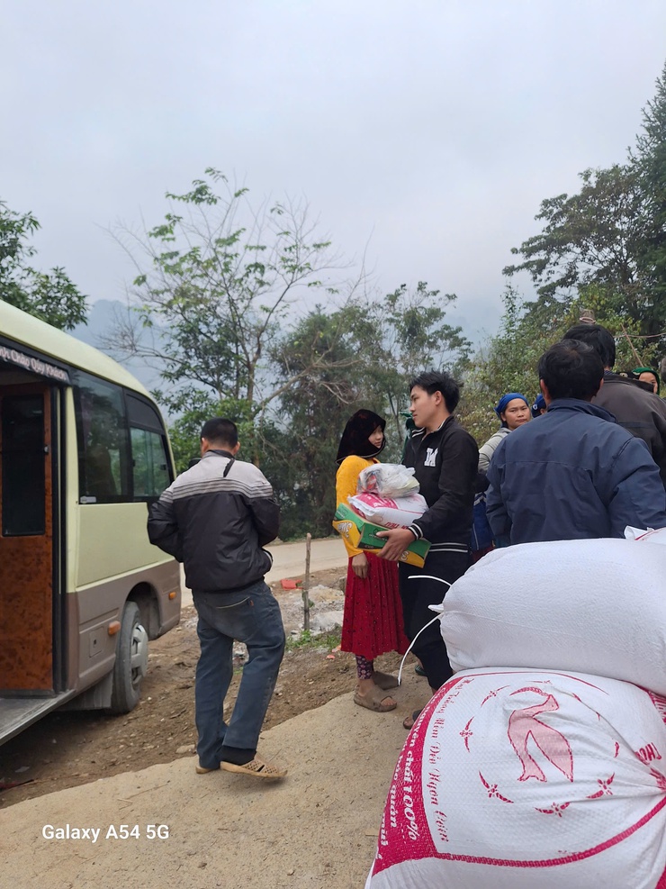 Cán bộ và Nhân dân thôn Đống Vũ hướng về đồng bào vùng cao còn nhiều khó khăn- Ảnh 7.