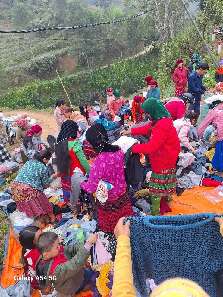 Cán bộ và Nhân dân thôn Đống Vũ hướng về đồng bào vùng cao còn nhiều khó khăn- Ảnh 4.