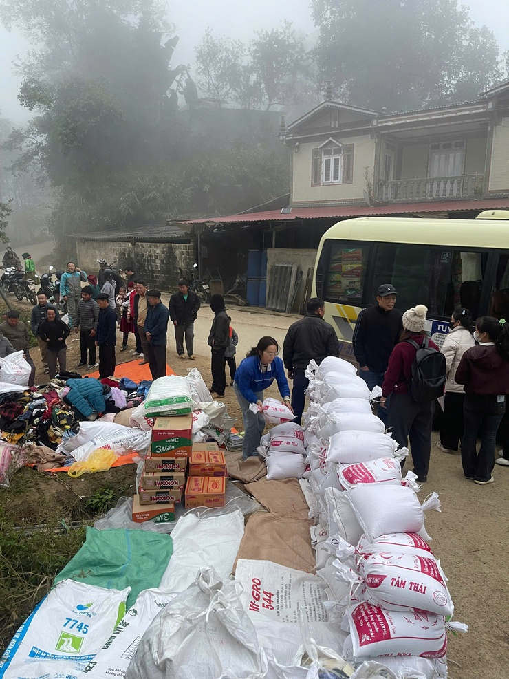 Cán bộ và Nhân dân thôn Đống Vũ hướng về đồng bào vùng cao còn nhiều khó khăn- Ảnh 8.