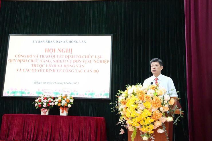 UBND xã Hồng Vân tổ chức hội nghị công bố và trao quyết định tổ chức lại đơn vị sự nghiệp và công bố các quyết định bổ nhiệm lãnh đạo quản lý- Ảnh 2.