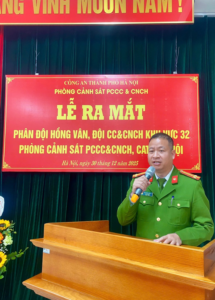 Phòng Cảnh sát PCCC&CNCH - CATP Hà Nội tổ chức Lễ ra mắt phân Đội Hồng Vân (Cơ sở 2) - Đội CC&CNCH khu vực số 32- Ảnh 5.