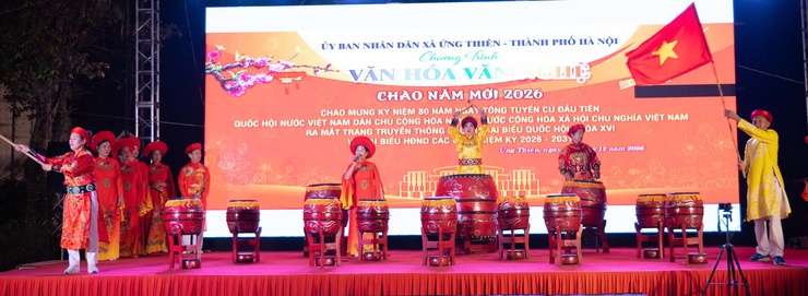 Vui tươi, phấn khởi đêm hội chào năm mới 2026 trên quê hương Ứng Thiên- Ảnh 10.