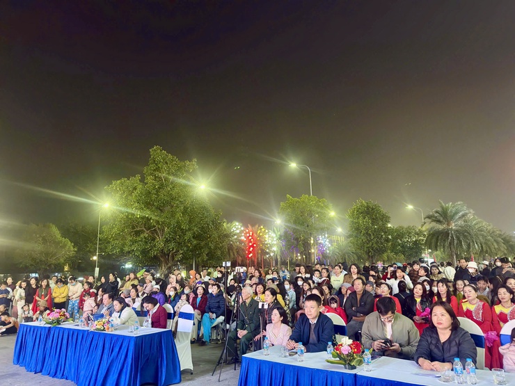 Phường Tây Mỗ: Sôi nổi chương trình nghệ thuật "Đảng sáng mãi niềm tin – Xuân Bính Ngọ rạng ngời"- Ảnh 2.