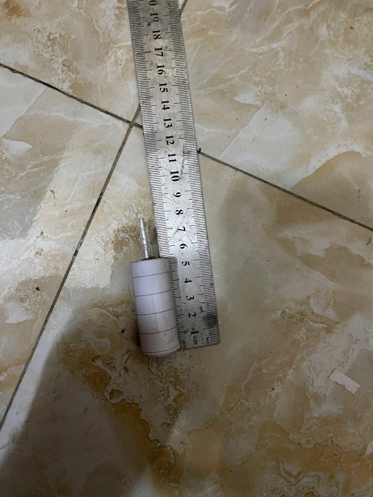 Công an xã Phú Nghĩa kịp thời ngăn chặn, xử lý nhóm thiếu niên đốt pháo nổ đêm Giao thừa Tết Dương lịch năm 2026- Ảnh 3.