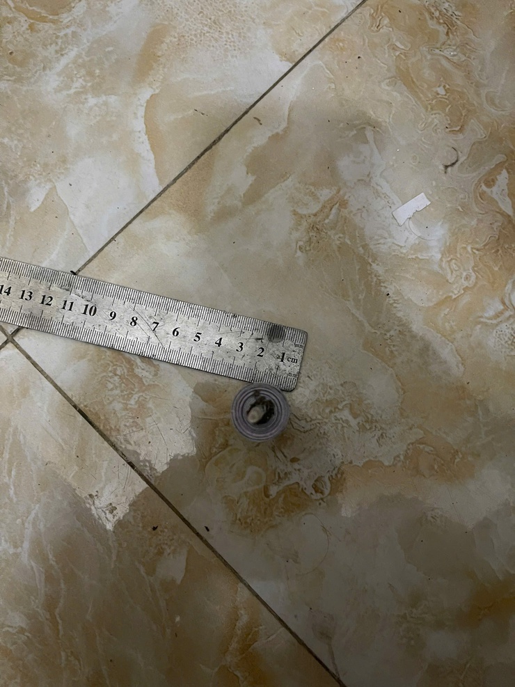 Công an xã Phú Nghĩa kịp thời ngăn chặn, xử lý nhóm thiếu niên đốt pháo nổ đêm Giao thừa Tết Dương lịch năm 2026- Ảnh 4.