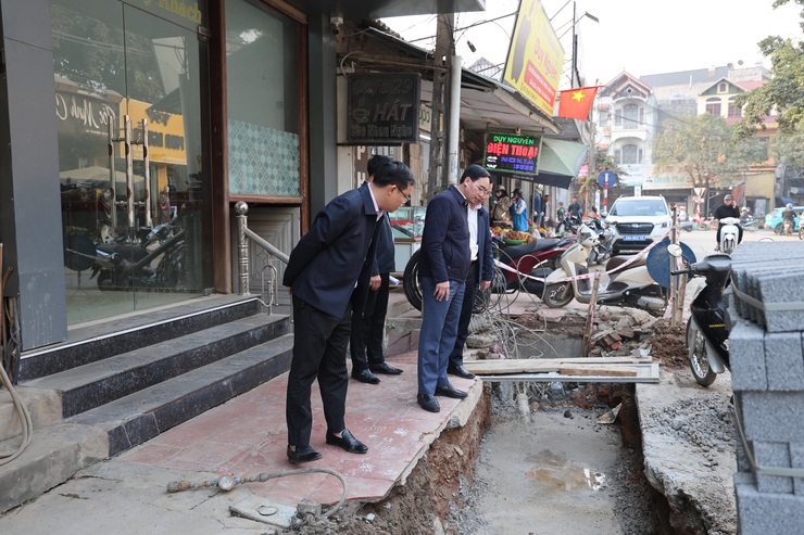 Xã Phú Nghĩa đôn đốc đẩy nhanh tiến độ thi công 02 dự án giao thông trọng điểm phục vụ nhân dân trong dịp Tết Nguyên đán Bính Ngọ 2026- Ảnh 1.