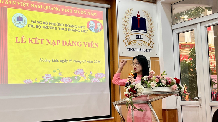Trường THCS Hoàng Liệt tăng cường công tác phát triển Đảng trong đội ngũ cán bộ, giáo viên
- Ảnh 1.
