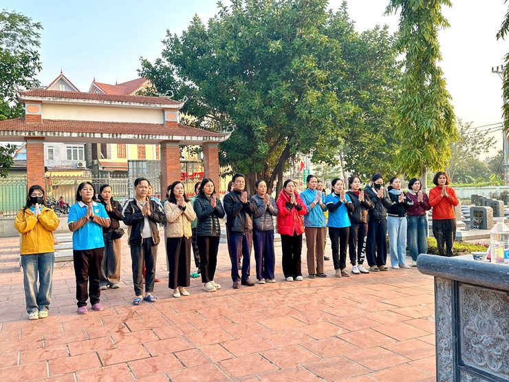 HỘI LIÊN HIỆP PHỤ NỮ XÃ THƯ LÂM PHÁT ĐỘNG PHONG TRÀO “PHỤ NỮ THƯ LÂM CHUNG TAY XÂY DỰNG KHÔNG GIAN XANH” CHÀO MỪNG ĐẠI HỘI ĐẢNG TOÀN QUỐC LẦN THỨ XIV
- Ảnh 1.