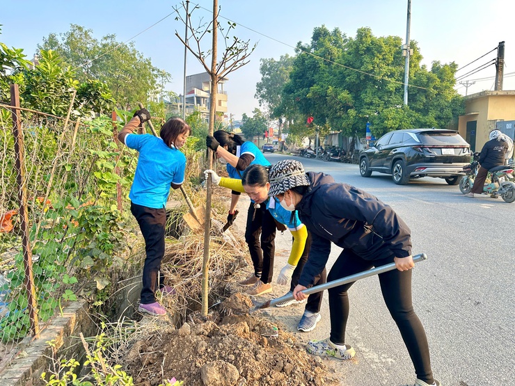 HỘI LIÊN HIỆP PHỤ NỮ XÃ THƯ LÂM PHÁT ĐỘNG PHONG TRÀO “PHỤ NỮ THƯ LÂM CHUNG TAY XÂY DỰNG KHÔNG GIAN XANH” CHÀO MỪNG ĐẠI HỘI ĐẢNG TOÀN QUỐC LẦN THỨ XIV
- Ảnh 10.