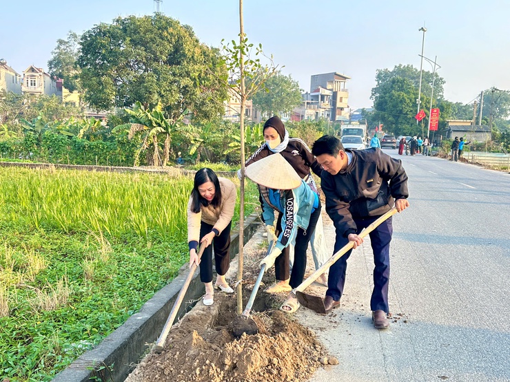 HỘI LIÊN HIỆP PHỤ NỮ XÃ THƯ LÂM PHÁT ĐỘNG PHONG TRÀO “PHỤ NỮ THƯ LÂM CHUNG TAY XÂY DỰNG KHÔNG GIAN XANH” CHÀO MỪNG ĐẠI HỘI ĐẢNG TOÀN QUỐC LẦN THỨ XIV
- Ảnh 13.