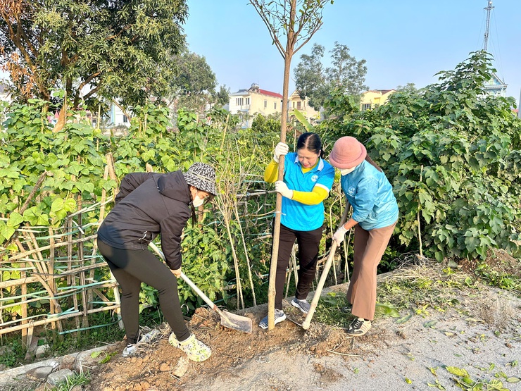 HỘI LIÊN HIỆP PHỤ NỮ XÃ THƯ LÂM PHÁT ĐỘNG PHONG TRÀO “PHỤ NỮ THƯ LÂM CHUNG TAY XÂY DỰNG KHÔNG GIAN XANH” CHÀO MỪNG ĐẠI HỘI ĐẢNG TOÀN QUỐC LẦN THỨ XIV
- Ảnh 15.