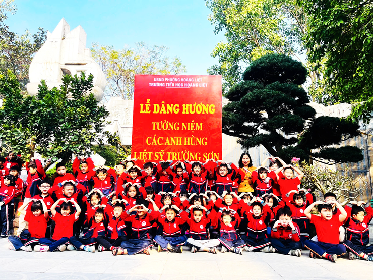 Trường Tiểu học Hoàng Liệt tổ chức các hoạt động thiết thực kỷ niệm 81 năm Ngày thành lập Quân đội nhân dân Việt Nam (22/12/1944 - 22/12/2025)- Ảnh 2.