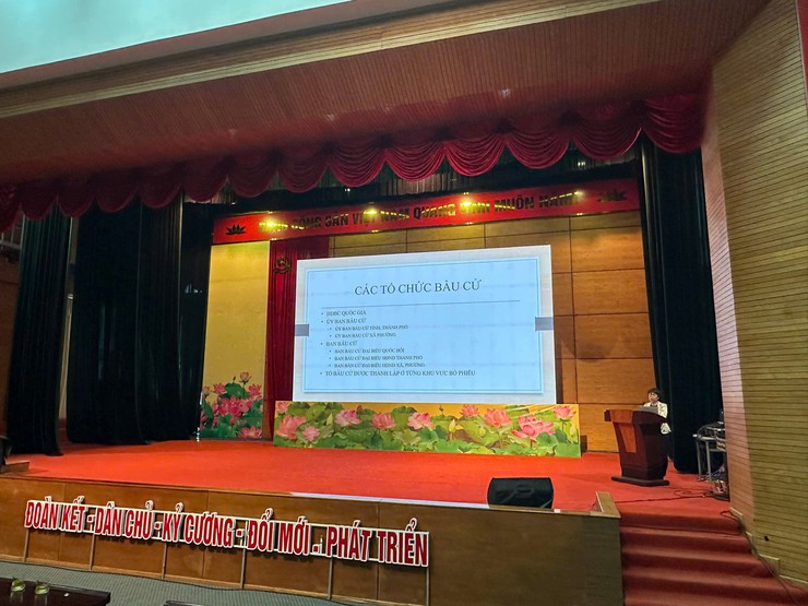 Ủy ban bầu cử phường Hoàng Liệt tổ chức Hội nghị tập huấn về việc lập danh sách cử tri và công tác bầu cử đại biểu Quốc hội khóa XVI và đại biểu HĐND các cấp nhiệm kỳ 2026 - 2031- Ảnh 2.