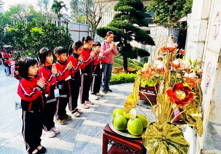 Trường Tiểu học Hoàng Liệt tổ chức các hoạt động thiết thực kỷ niệm 81 năm Ngày thành lập Quân đội nhân dân Việt Nam (22/12/1944 - 22/12/2025)- Ảnh 3.