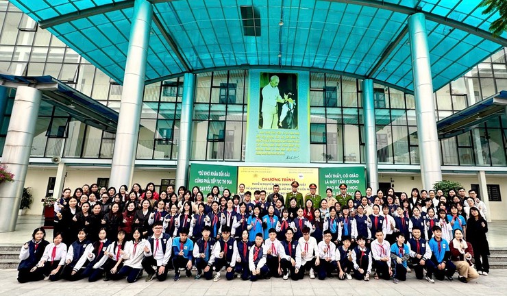 Trường THCS Linh Đàm tuyên truyền pháp luật quản lý và sử dụng vũ khí, vật liệu nổ, công cụ hỗ trợ và pháo - Ảnh 3.