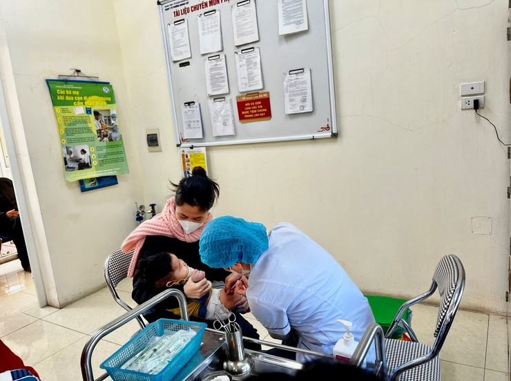 Trạm Y tế phường Hoàng Liệt tổ chức tiêm chủng mở rộng miễn phí cho trẻ em, triển khai vắc xin Rota phòng tiêu chảy cấp cho trẻ em dưới 1 tuổi- Ảnh 3.