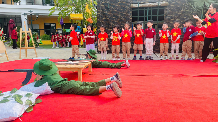 Trường Mầm non Họa Mi tổ chức hoạt động trải nghiệm ý nghĩa chào mừng 81 năm Ngày thành lập quân đội nhân dân Việt Nam (22/12/1944 - 22/12/2025)- Ảnh 6.