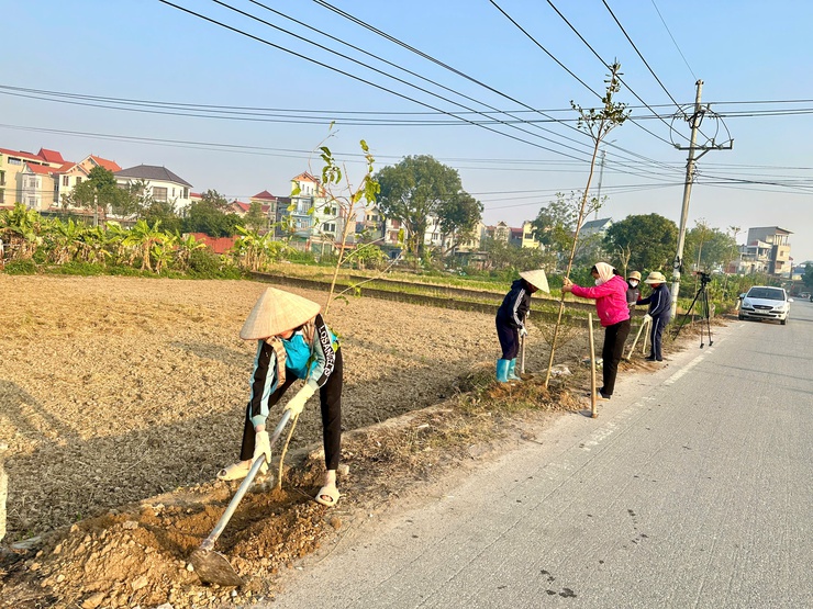HỘI LIÊN HIỆP PHỤ NỮ XÃ THƯ LÂM PHÁT ĐỘNG PHONG TRÀO “PHỤ NỮ THƯ LÂM CHUNG TAY XÂY DỰNG KHÔNG GIAN XANH” CHÀO MỪNG ĐẠI HỘI ĐẢNG TOÀN QUỐC LẦN THỨ XIV
- Ảnh 6.