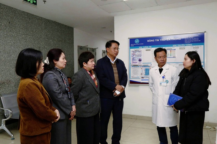 Lãnh đạo phường Hà Đông thăm hỏi, động viên người bị nạn vụ cháy nhà tại số nhà 84, phố Lê Lợi- Ảnh 7.