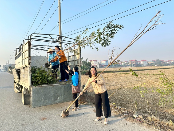 HỘI LIÊN HIỆP PHỤ NỮ XÃ THƯ LÂM PHÁT ĐỘNG PHONG TRÀO “PHỤ NỮ THƯ LÂM CHUNG TAY XÂY DỰNG KHÔNG GIAN XANH” CHÀO MỪNG ĐẠI HỘI ĐẢNG TOÀN QUỐC LẦN THỨ XIV
- Ảnh 8.