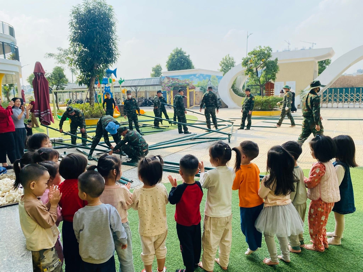 Trường Mầm non Họa Mi tổ chức hoạt động trải nghiệm ý nghĩa chào mừng 81 năm Ngày thành lập quân đội nhân dân Việt Nam (22/12/1944 - 22/12/2025)- Ảnh 9.
