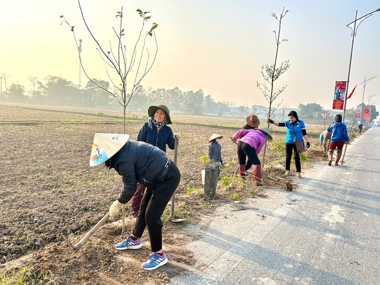 HỘI LIÊN HIỆP PHỤ NỮ XÃ THƯ LÂM PHÁT ĐỘNG PHONG TRÀO “PHỤ NỮ THƯ LÂM CHUNG TAY XÂY DỰNG KHÔNG GIAN XANH” CHÀO MỪNG ĐẠI HỘI ĐẢNG TOÀN QUỐC LẦN THỨ XIV
- Ảnh 9.