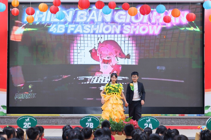 TUỔI TRẺ BA ĐÌNH: 3.286 KG GIẤY ĐƯỢC ĐỔI TẠI NGÀY HỘI “ĐỔI GIẤY LẤY CÂY” NĂM 2026- Ảnh 4.