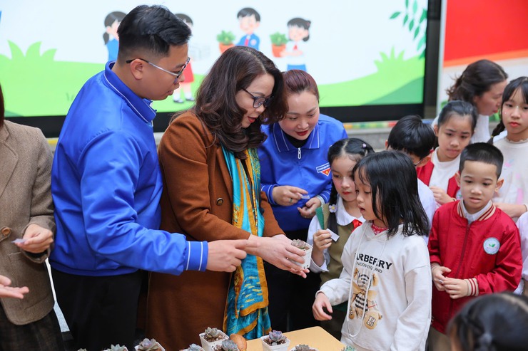 TUỔI TRẺ BA ĐÌNH: 3.286 KG GIẤY ĐƯỢC ĐỔI TẠI NGÀY HỘI “ĐỔI GIẤY LẤY CÂY” NĂM 2026- Ảnh 5.