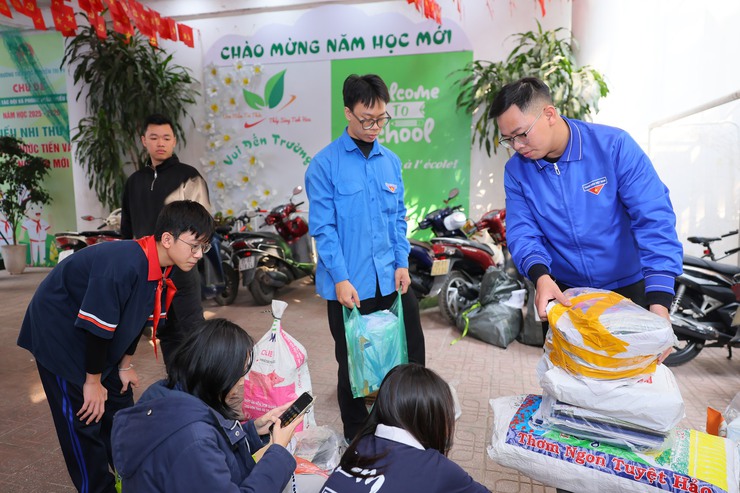 TUỔI TRẺ BA ĐÌNH: 3.286 KG GIẤY ĐƯỢC ĐỔI TẠI NGÀY HỘI “ĐỔI GIẤY LẤY CÂY” NĂM 2026- Ảnh 8.