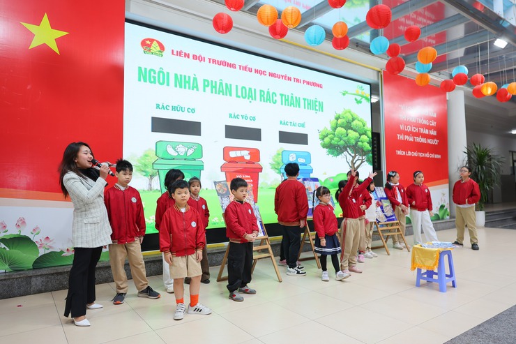 TUỔI TRẺ BA ĐÌNH: 3.286 KG GIẤY ĐƯỢC ĐỔI TẠI NGÀY HỘI “ĐỔI GIẤY LẤY CÂY” NĂM 2026- Ảnh 9.