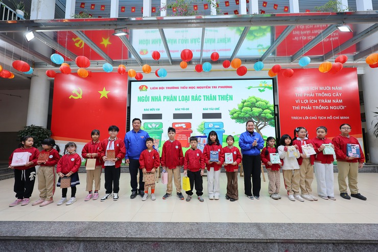 TUỔI TRẺ BA ĐÌNH: 3.286 KG GIẤY ĐƯỢC ĐỔI TẠI NGÀY HỘI “ĐỔI GIẤY LẤY CÂY” NĂM 2026- Ảnh 7.