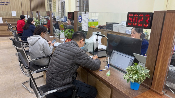 Phường Nghĩa Đô tăng cường công khai, minh bạch và tương tác hai chiều với nhân dân.- Ảnh 1.