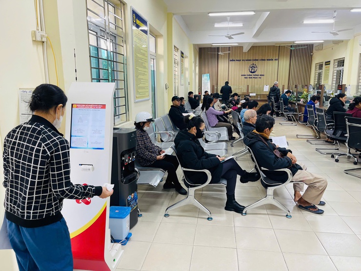 Phường Nghĩa Đô đẩy mạnh công tác chuyển đổi số trong cải cách hành chính- Ảnh 1.