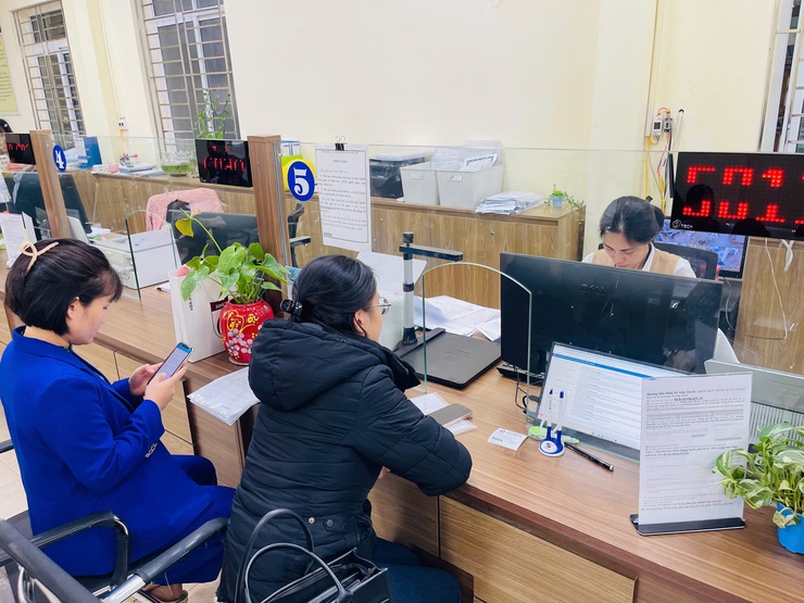 Phường Nghĩa Đô đẩy mạnh công tác chuyển đổi số trong cải cách hành chính- Ảnh 2.