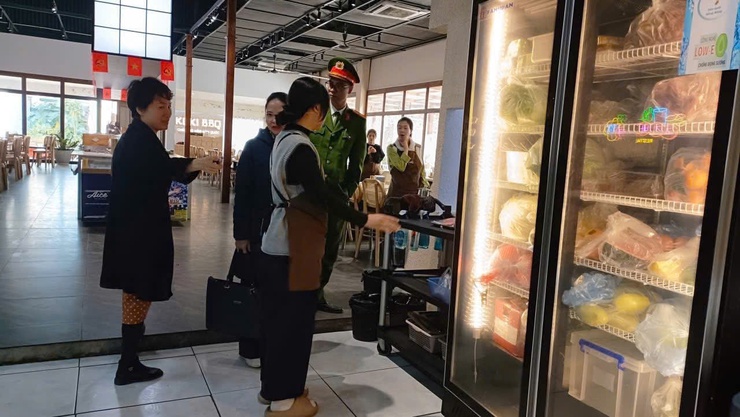 SÓC SƠN TĂNG CƯỜNG KIỂM TRA CÔNG TÁC AN TOÀN THỰC PHẨM PHỤC VỤ TẾT NGUYÊN ĐÁN BÍNH NGỌ- Ảnh 2.